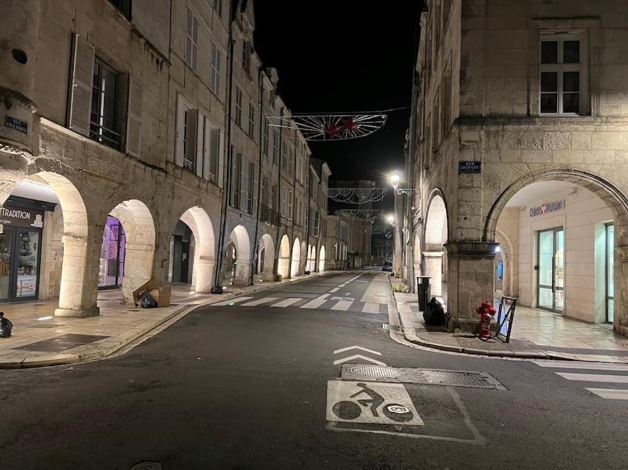 Апартаменти Le Logis Des Templiers Vieux Port Ла-Рошель Екстер'єр фото